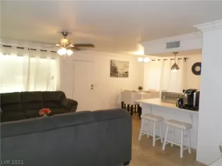 Photo #5: 2244658 Listing