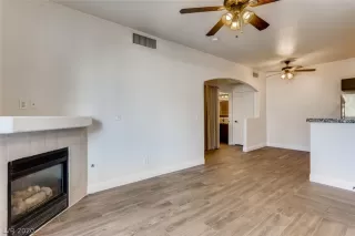 Photo #4: 2244685 Listing