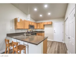 Photo #4: 2244688 Listing