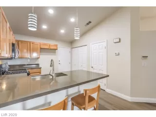 Photo #5: 2244688 Listing
