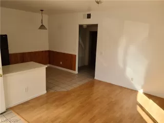 Photo #4: 2244922 Listing