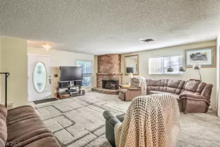 Photo #5: 2244934 Listing