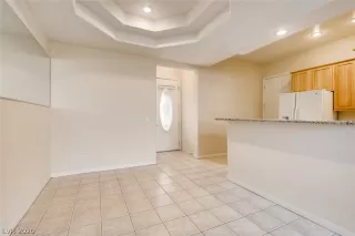 Photo #6: 2244940 Listing