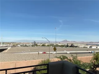 Photo #4: 2244949 Listing