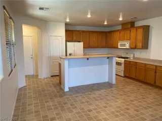 Photo #6: 2244949 Listing