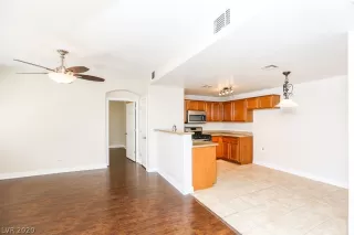 Photo #5: 2245969 Listing