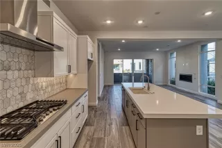 Photo #4: 2246012 Listing