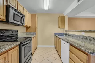 Photo #6: 2246018 Listing