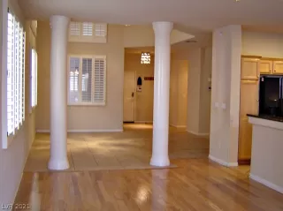 Photo #4: 2246047 Listing