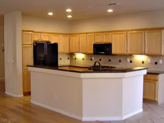 Photo #5: 2246047 Listing