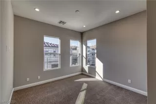 Photo #6: 2246132 Listing