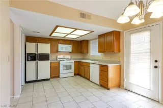 Photo #4: 2246326 Listing