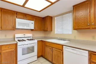 Photo #5: 2246326 Listing