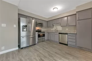 Photo #5: 2246327 Listing