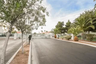 Photo #6: 2246393 Listing