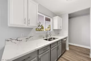 Photo #6: 2246414 Listing