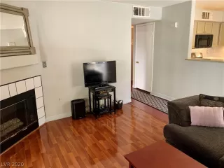 Photo #4: 2246422 Listing