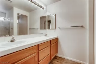 Photo #6: 2246456 Listing