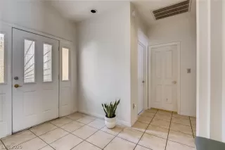 Photo #5: 2246480 Listing