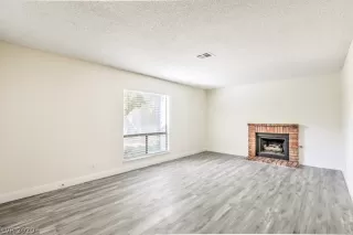 Photo #4: 2246522 Listing