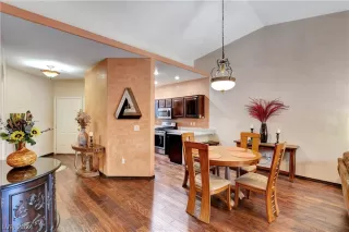 Photo #5: 2246604 Listing