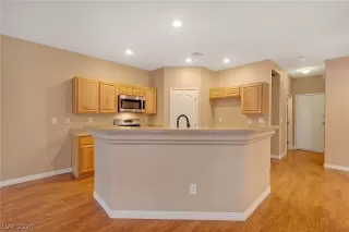 Photo #5: 2246606 Listing