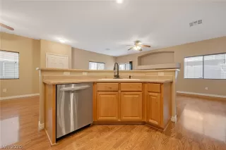 Photo #6: 2246606 Listing