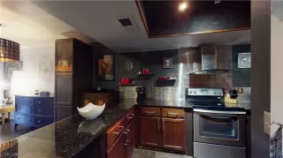 Photo #2: 2246659 Listing