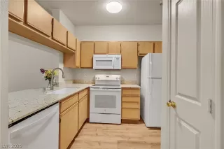 Photo #3: 2246719 Listing