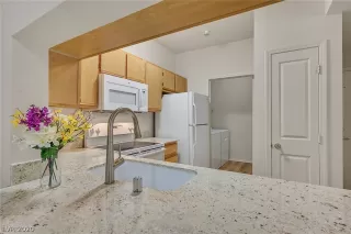 Photo #4: 2246719 Listing