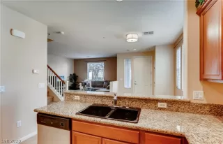 Photo #5: 2246837 Listing 