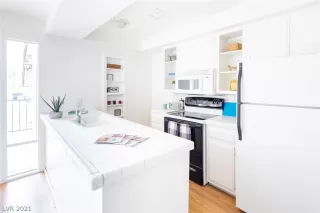 Photo #4: 2246882 Listing