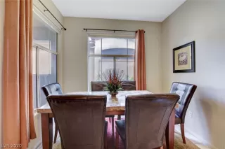 Photo #4: 2246901 Listing