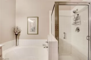 Photo #6: 2246901 Listing