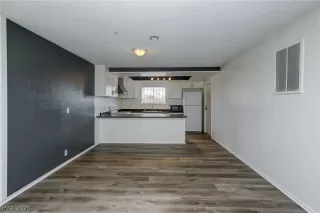 Photo #3: 2246919 Listing