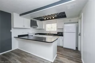 Photo #4: 2246919 Listing