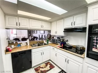 Photo #3: 2246924 Listing