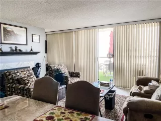 Photo #5: 2246924 Listing