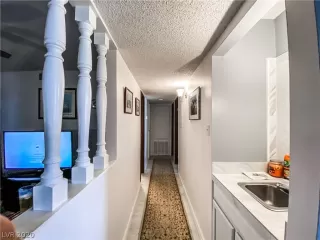 Photo #6: 2246924 Listing