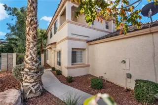 Photo #5: 2246946 Listing