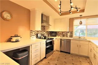 Photo #3: 2246949 Listing