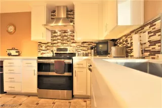 Photo #5: 2246949 Listing