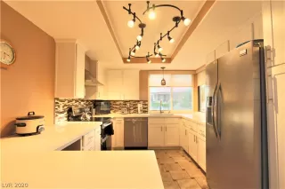 Photo #6: 2246949 Listing