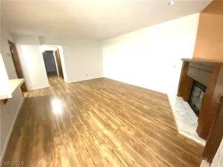 Photo #5: 2247120 Listing 