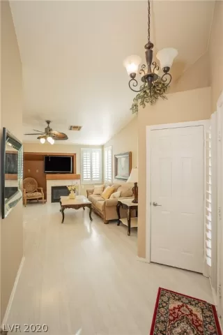 Photo #5: 2247339 Listing