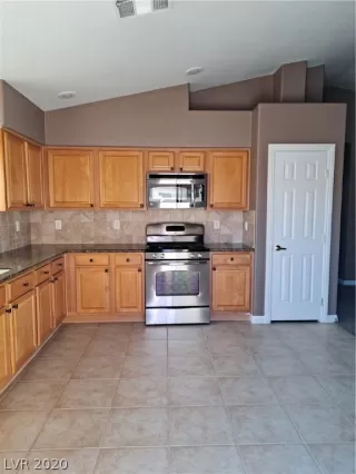 Photo #4: 2247345 Listing