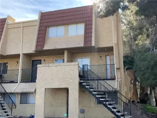 Photo #1: 2247396 Listing 