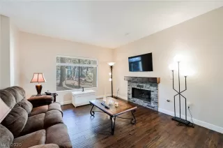 Photo #2: 2247458 Listing