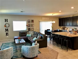 Photo #5: 2247479 Listing