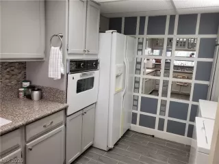 Photo #5: 2247571 Listing